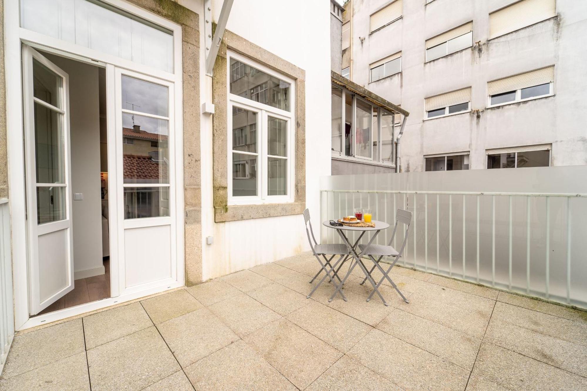 Escadaria 21 Apartment By House And People Braga Bagian luar foto