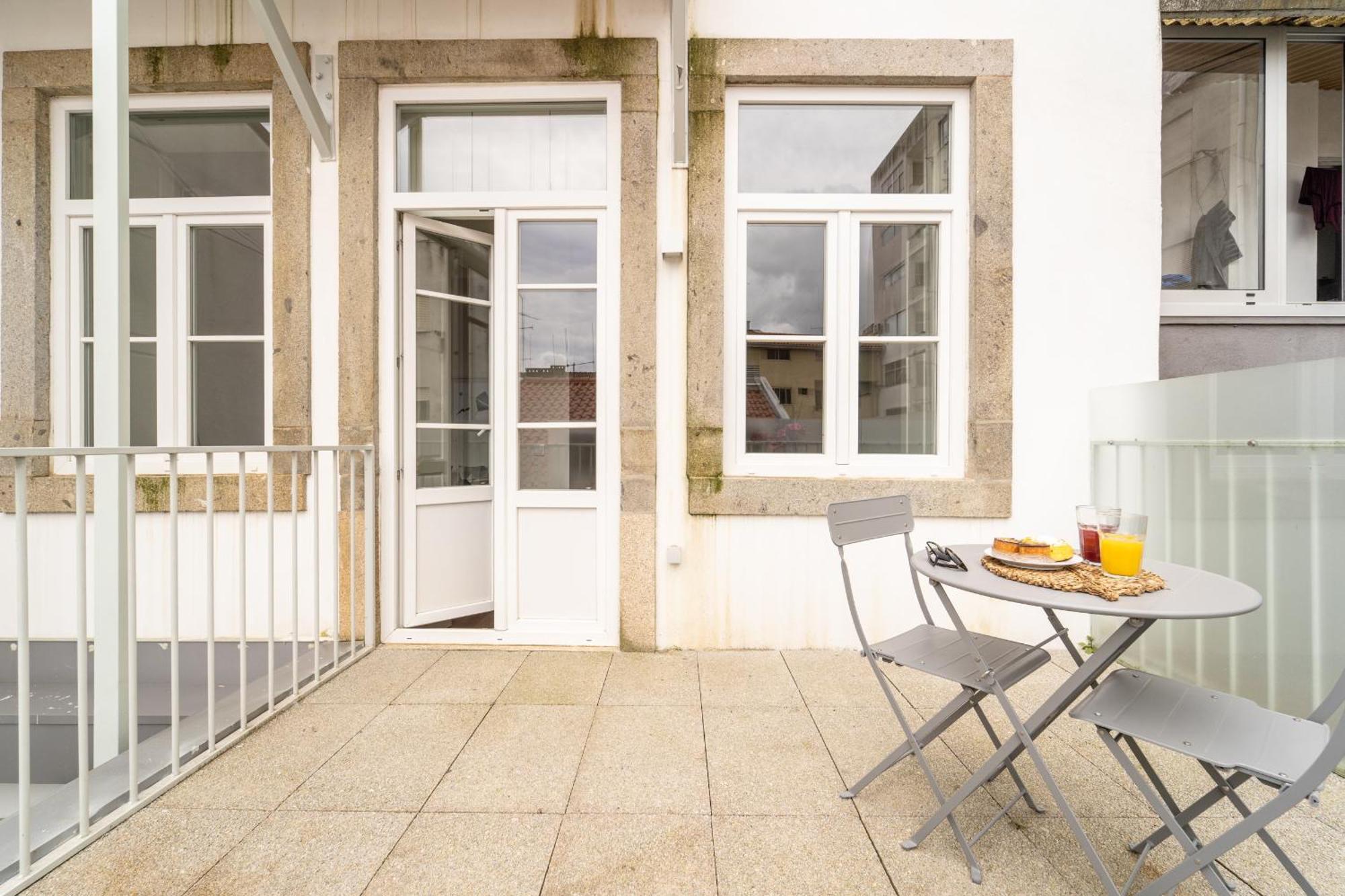 Escadaria 21 Apartment By House And People Braga Bagian luar foto